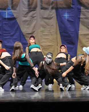 Huliau - 40 Years of Dance, Chant & Traditions